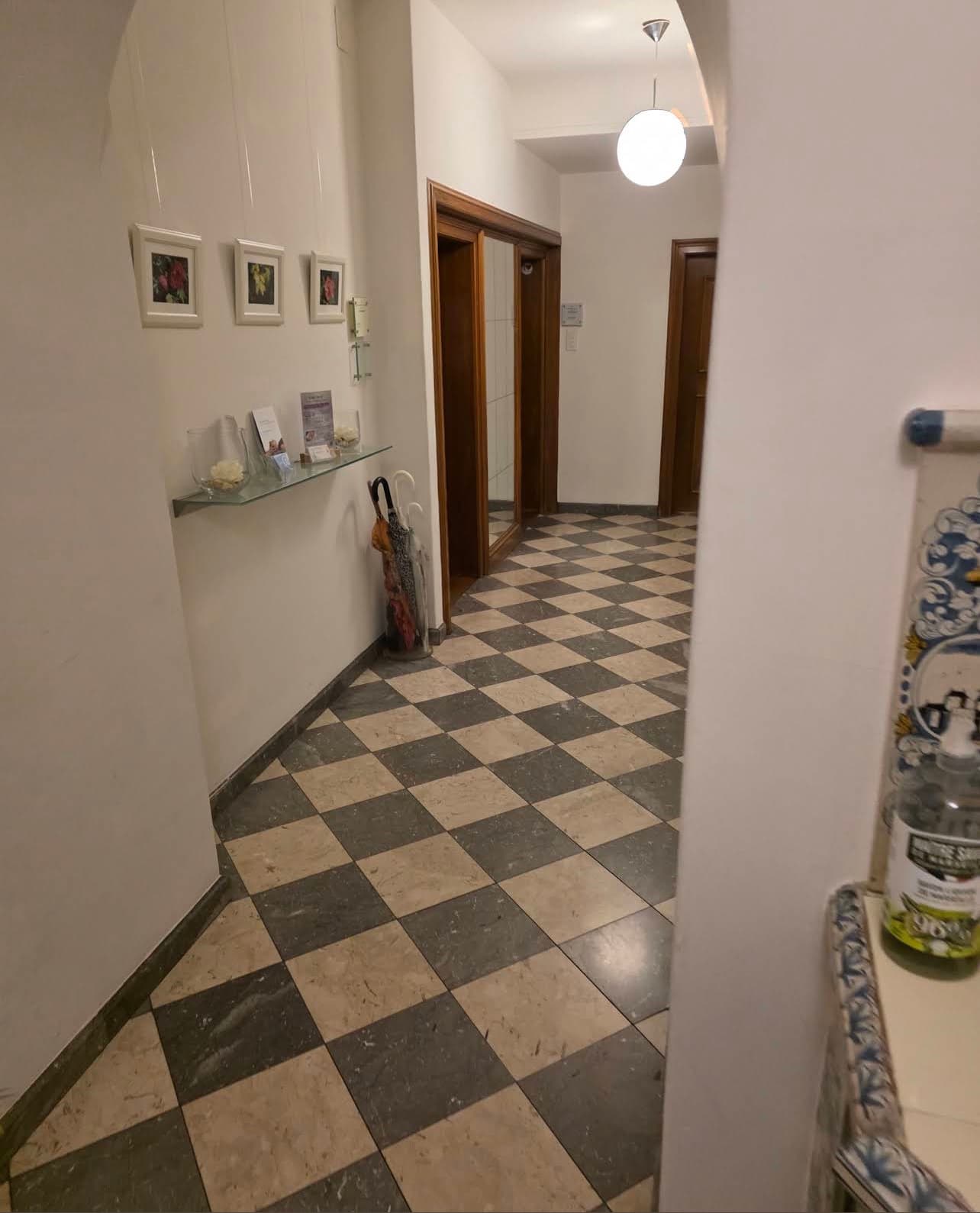 Craniosacraltherapie Praxis Winterthur – Eingang zum Wartebereich im Obergeschoss
